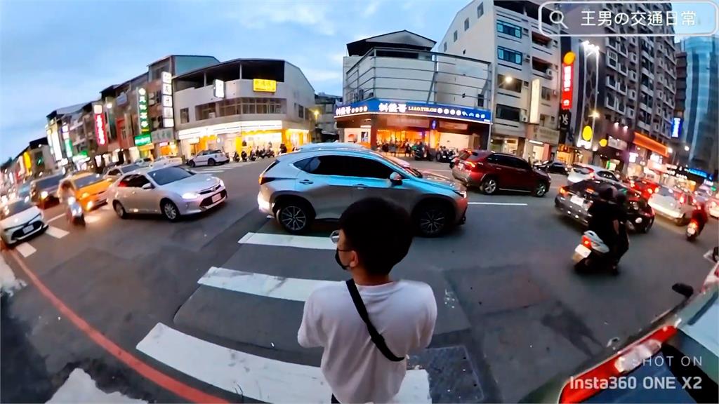 不禮讓還加速！實測台灣過馬路「像闖關」　網傻眼：幾秒鐘就10多件違規