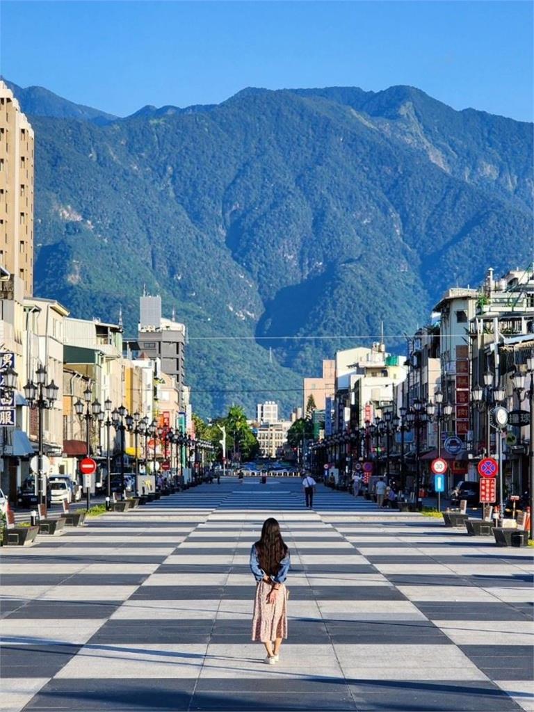 傅崐萁「花縣1建設」傾斜+狂摔車!議員怒嗆「最大爛政」:4.5億的黑白石頭路