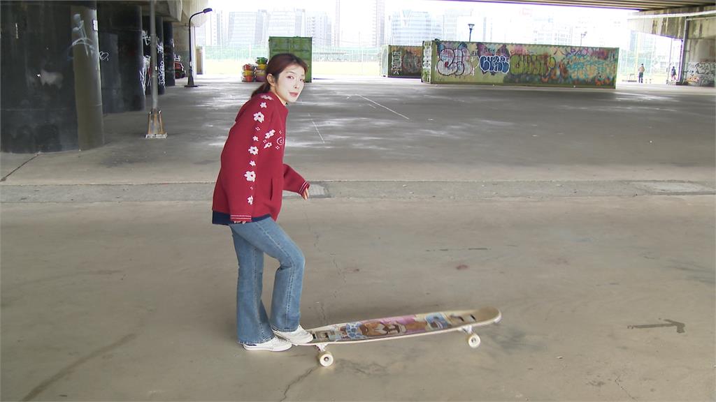 消防員私下超斜槓! 健美奪牌、長板摘獎成月曆代言