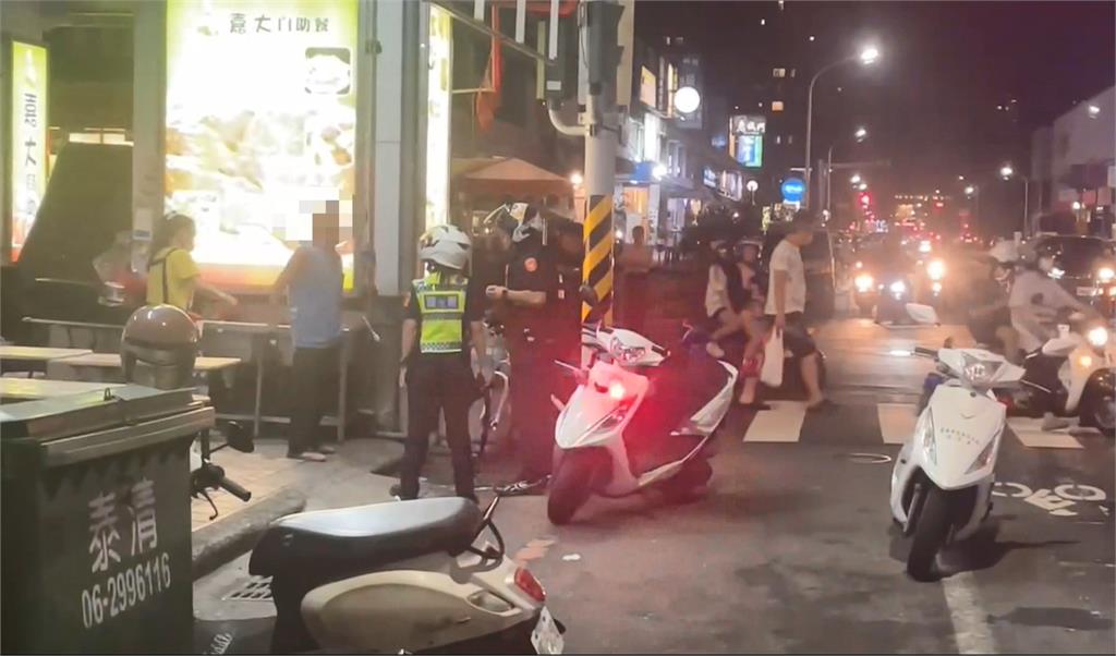 「開單為何還要鳴笛?」 男對女警爆粗口還出腳攻擊