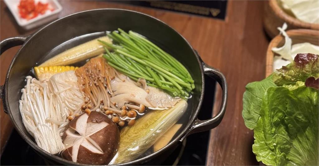 食藥署:吃火鍋「4大誤區」你踩幾項?蛤蜊殼開不一定熟了
