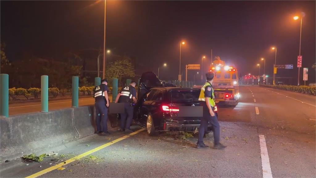 台南驚悚車禍! 改裝車猛撞小貨車翻覆 43歲魚販「凌晨進貨」遇死劫