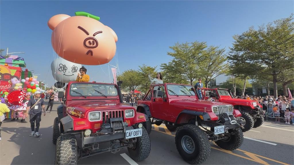 OPEN大氣球起飛！　告五人、「告五豬」遊行首度合體