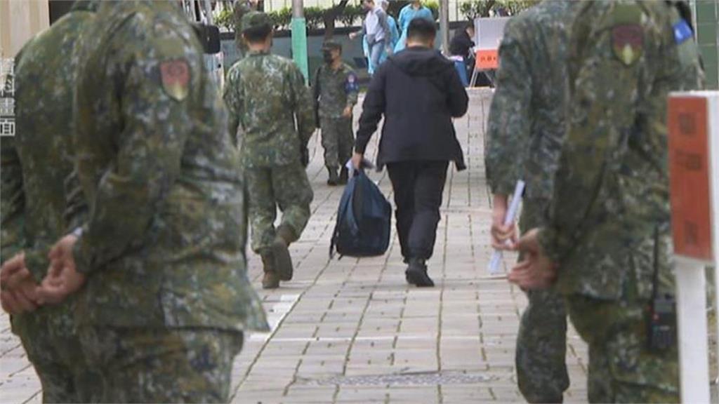 35歲男耍小聰明買機票「閃教召」!被抓包根本「沒出國」…下場慘了