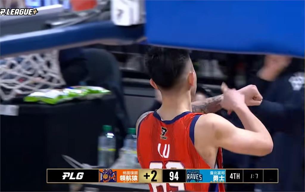 PLG(影)／「夜王」盧峻翔1.7秒準絕殺！領航猿1險勝勇士延續開季11連勝紀錄