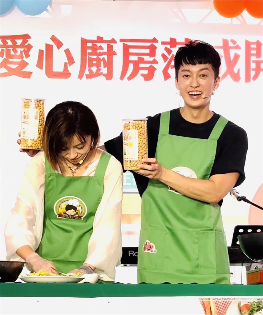 宜蘭愛心廚房開幕　王瞳、于浩威穿圍裙大展廚藝