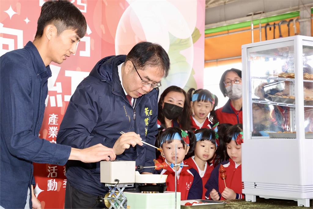 YOYO草莓姐姐邀您228來善化草莓節 黃偉哲:3月底前甜蜜正著時