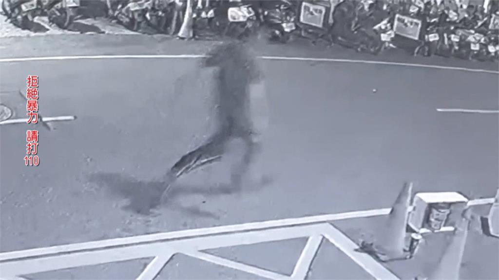 不滿轎車深夜炸街! 男持滅火器驅離反遭球棒隊圍毆