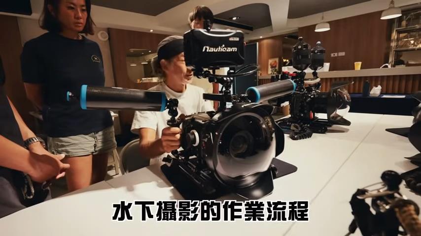 體驗百萬製作水下攝影!水下7米憋氣表演 她喊:閉氣閉不長怎麼辦