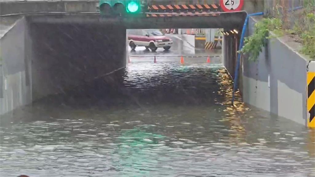 大水來襲! 桃園6區發布"淹水警戒" 舊南崁溪一度溢堤