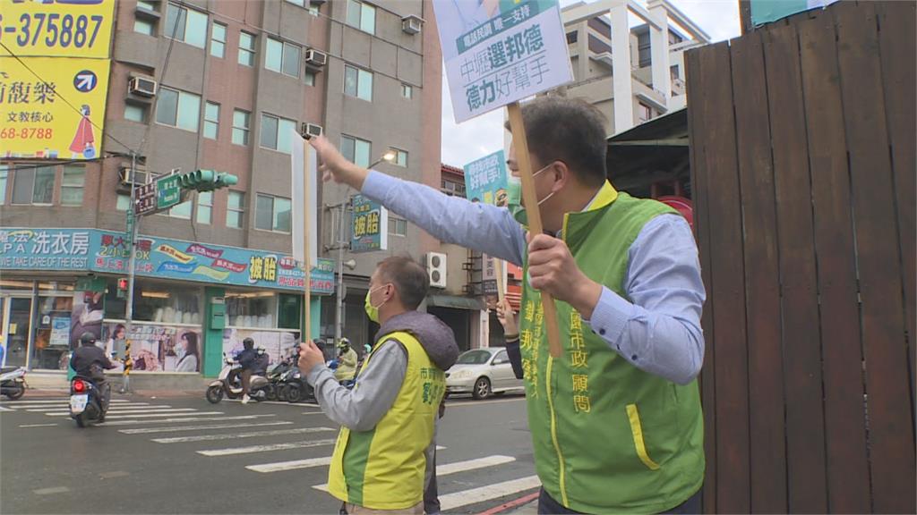 劉邦德掛出創意看板 盼中央推最強母雞