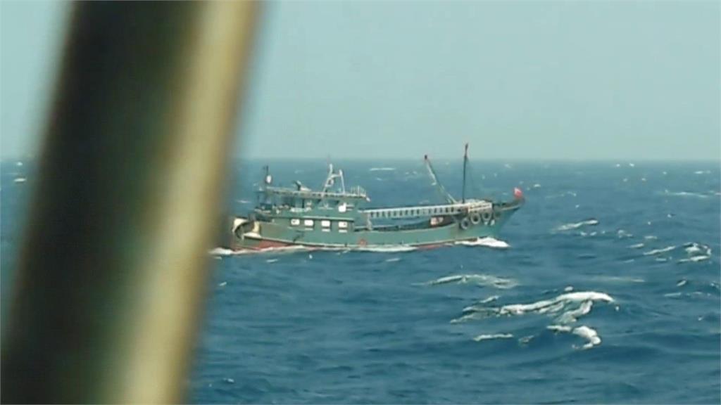 中國7艘漁船越界澎湖捕魚　　海巡以廣播、水砲驅離