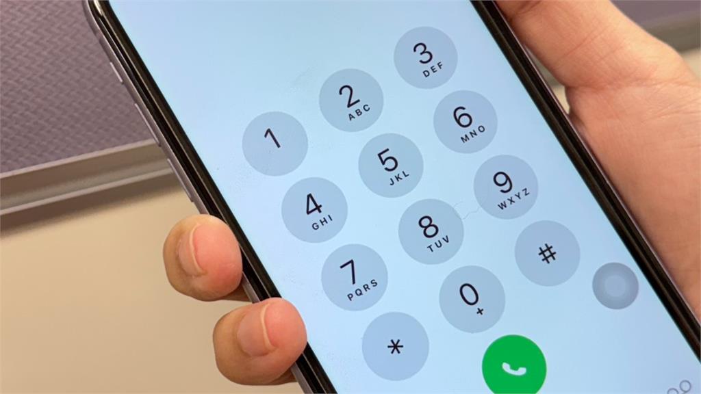 她失聯5年「18天狂打1377通電話」逼老父給錢!法官判處拘役50日