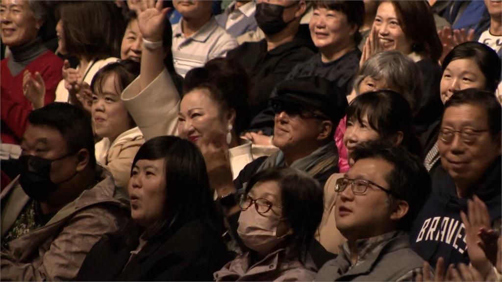 巫啟賢睽違12年返台開唱 萬人合唱「等你等到我心痛」