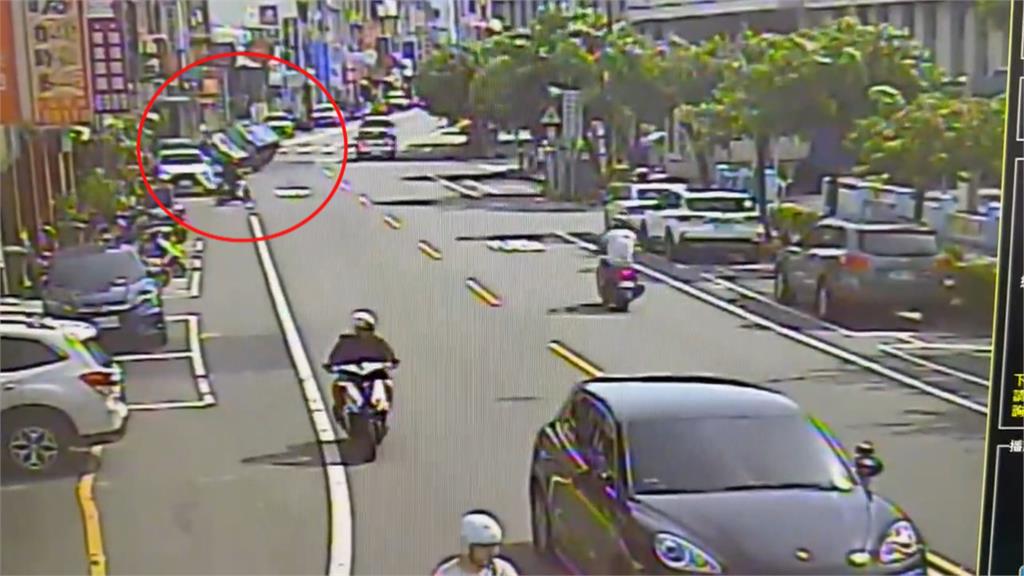 打噴嚏手抖釀禍？　轎車失控衝撞休旅車「2車疊羅漢」