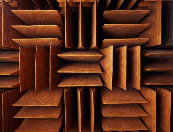 待在「世界最安靜房間」沒人撐過45分鐘!進入將「迷失方向、感官被顛覆」