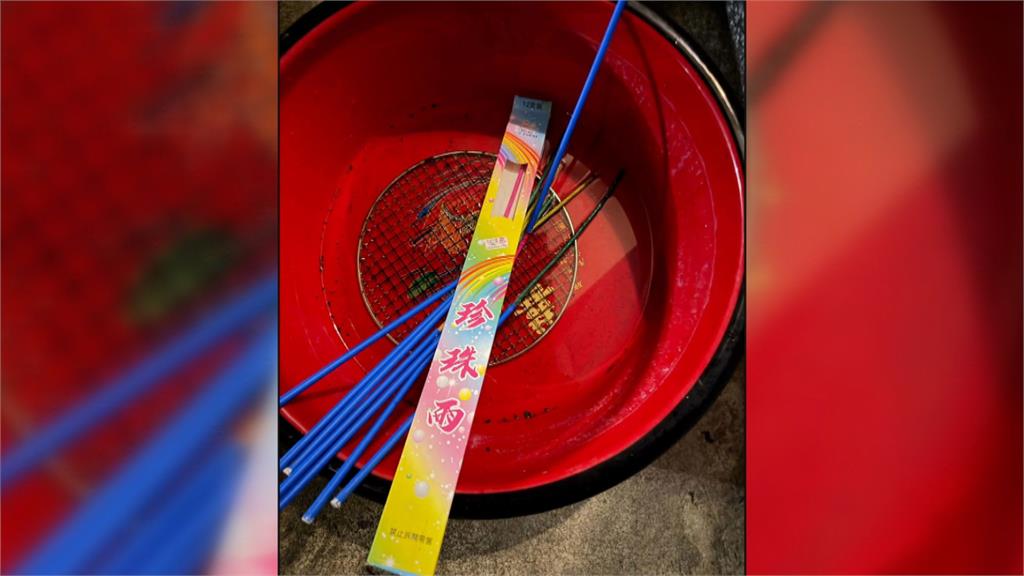 一次點燃多支冷光仙女棒引閃燃　民眾遭炸傷手脫皮起水泡