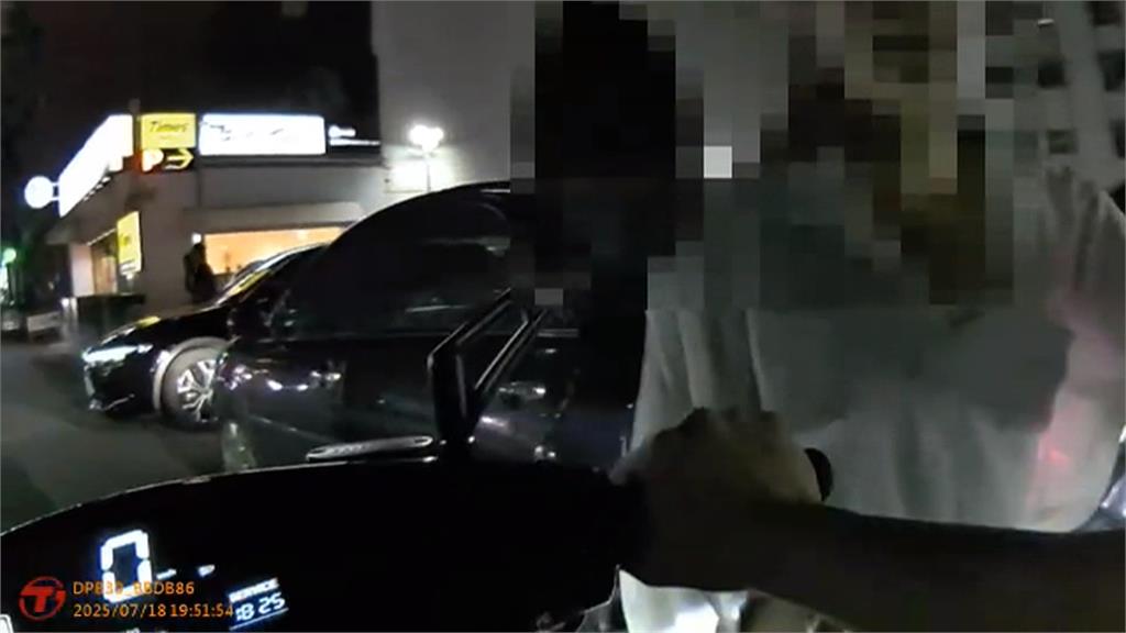 46歲男失控逼車引警關切　酒駕露餡竟砸千鈔「求和解」