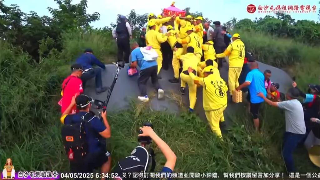 粉紅超跑回鑾放慢腳步 停駕為吳地大東庄天后宮擇地建廟
