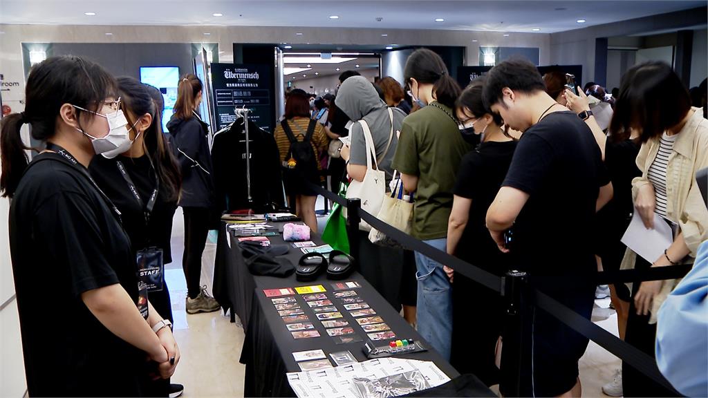 GD連三天台北開唱!周邊商品開賣 粉絲夜排小巨蛋會場「繞兩圈」