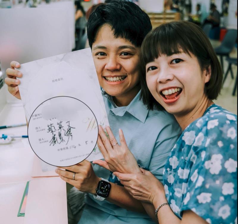 網紅太猛「才找蔡英文+蕭美琴」證婚!又同框賴清德「火力全開」網震撼