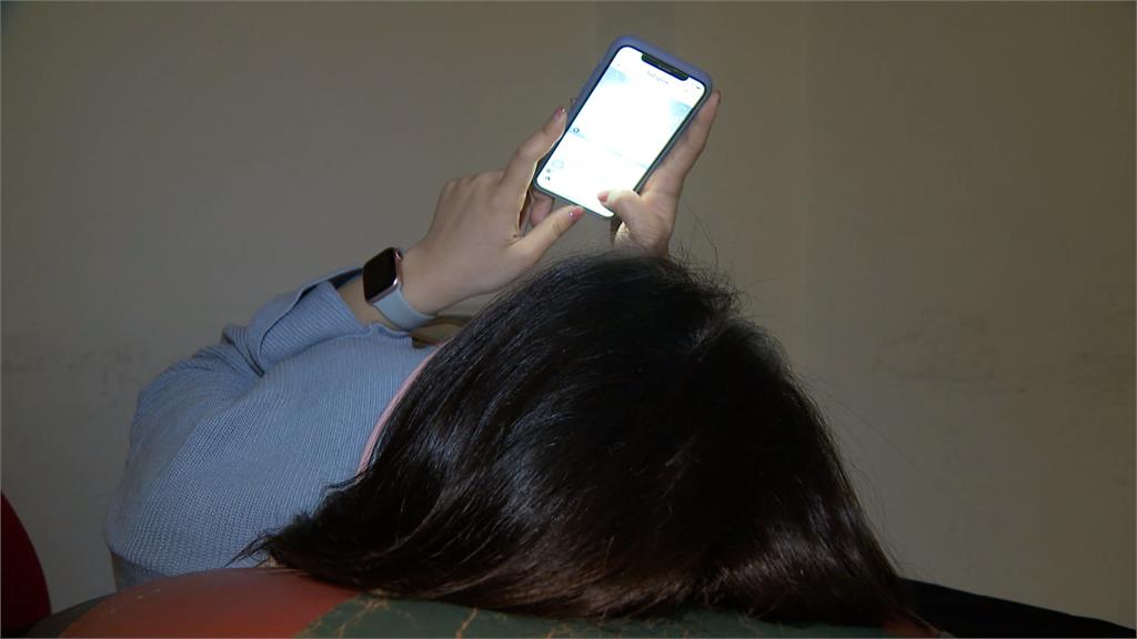 睡覺手機放床頭電磁波易罹癌?醫師破解迷思