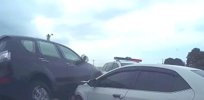 耶誕節不平靜！男持槍拒檢狂逃　警開10槍圍捕逮人