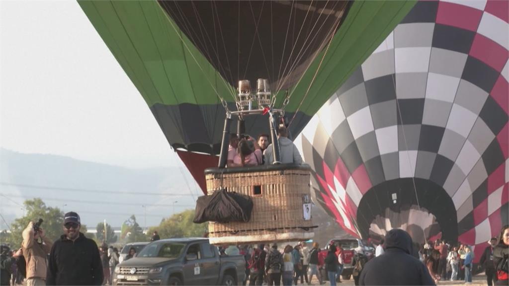 智利國際熱氣球節登場　多顆造型球繽紛升空