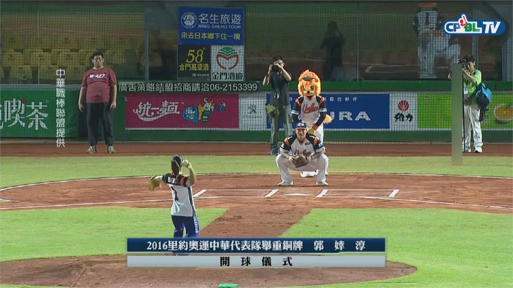 東奧舉重金牌跨界演出 郭婞淳三度受邀開球