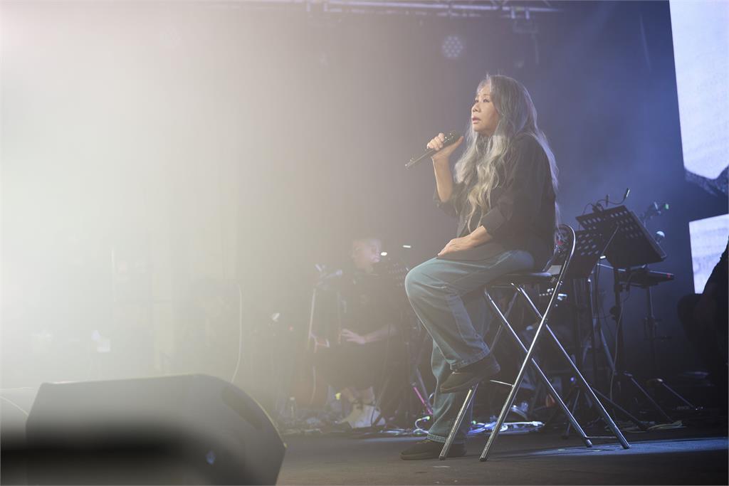睽違14年辦專場音樂分享會!陳奕迅驚喜現身要簽名 陳小霞笑:忍耐很久了?