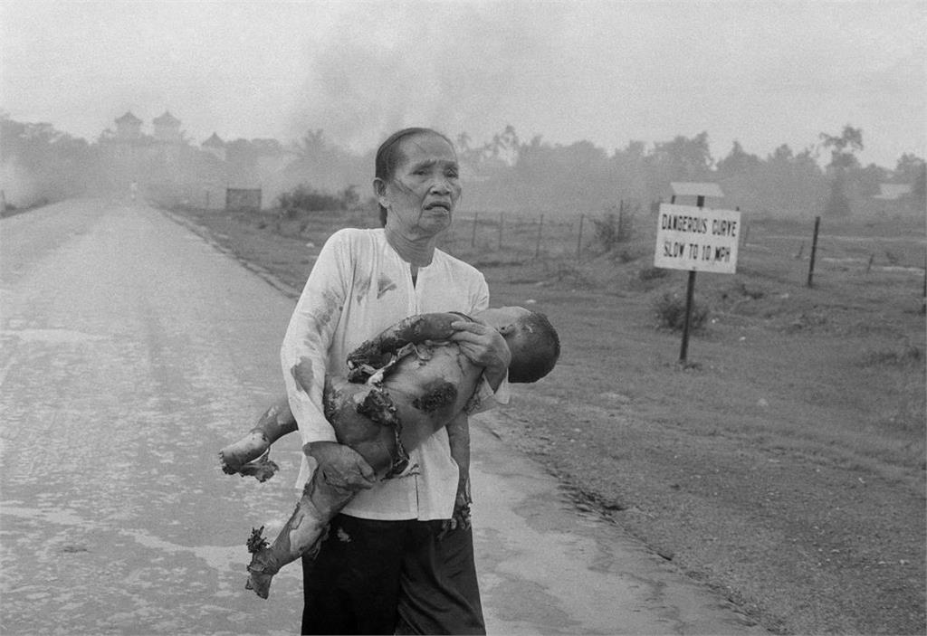 越戰50年「燒夷彈女孩」現身！曝燒傷、痛苦伴隨一輩子：不管跑得多快