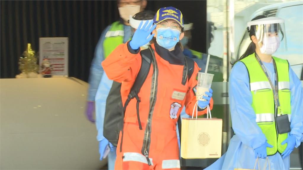19歲少女自駕小飛機環遊世界 今晨離台赴菲律賓 IG謝台灣「國慶等級迎接」
