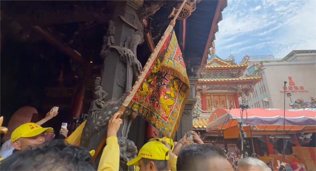 粉紅超跑進喔!鑾轎抵北港朝天宮 朝天宮估湧百萬人恭迎媽祖聖駕
