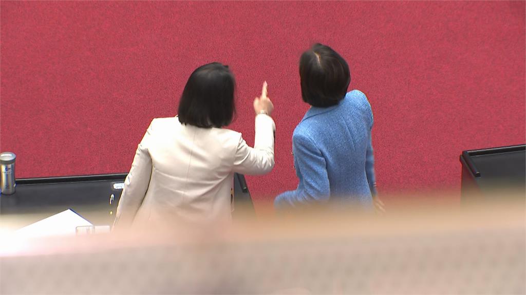 快新聞/徐巧芯猛攻陳建仁喊這句! 吳思瑤台下怒轟「造謠」:我沒有這樣講