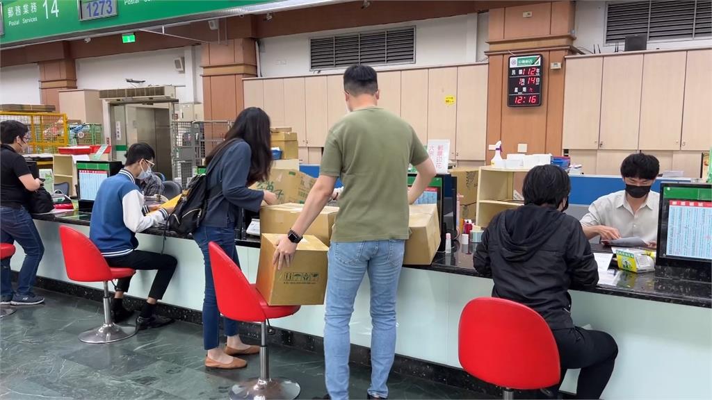 崩潰!年前唯一週六營業 郵局一開門就大當機