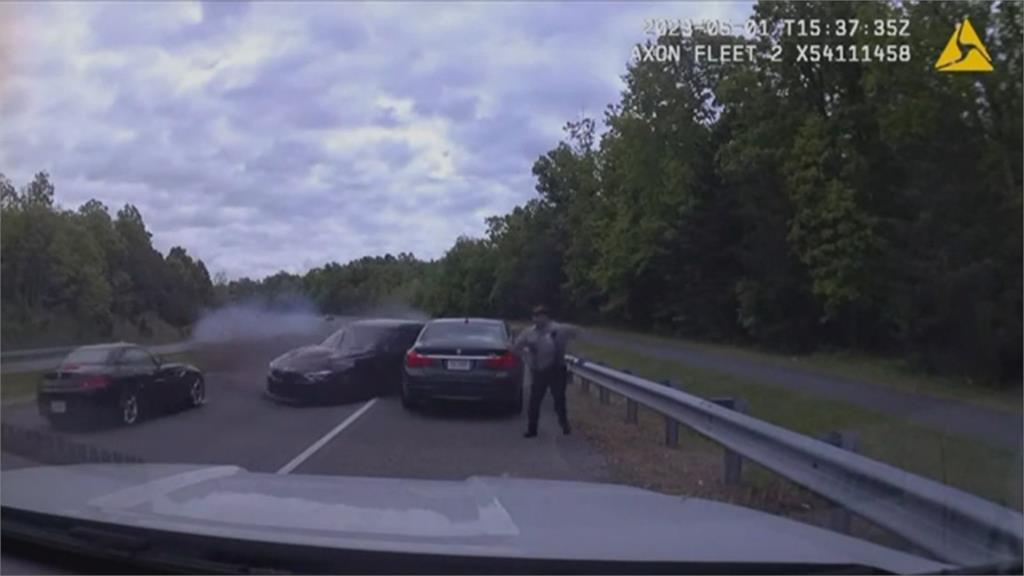 17歲少年時速193km失控衝撞　警驚險逃生！行車紀錄器全都錄