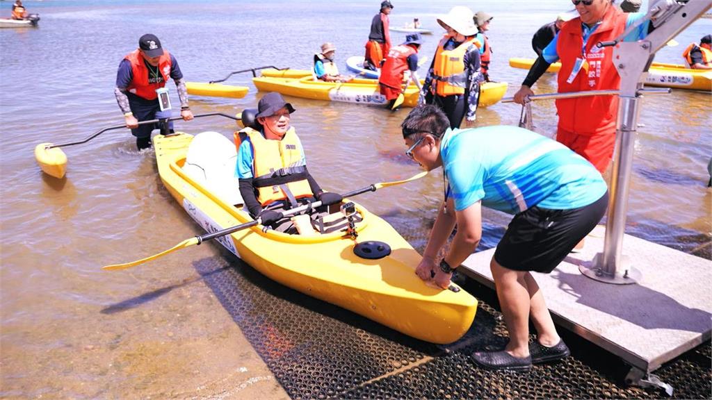 異言堂(影)/跨越浪的界線 「無障礙海洋元年」讓身障障更自由靠近大海