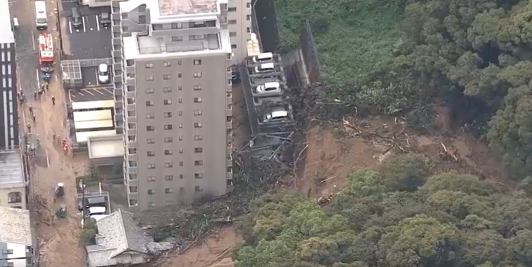 影/日本愛媛縣山崩!兇猛土石「灌進4層樓」瓦斯還外洩…當局:3人未逃生