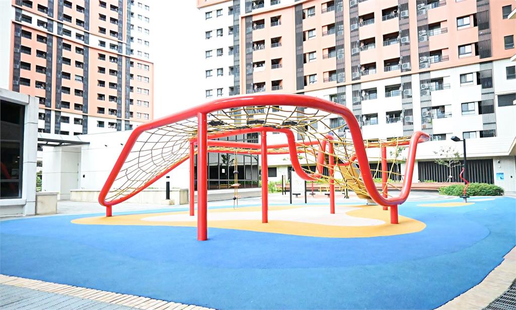 新北社宅驚見開「千萬超跑」住戶 「入住資格掀論戰」住都中心這樣說