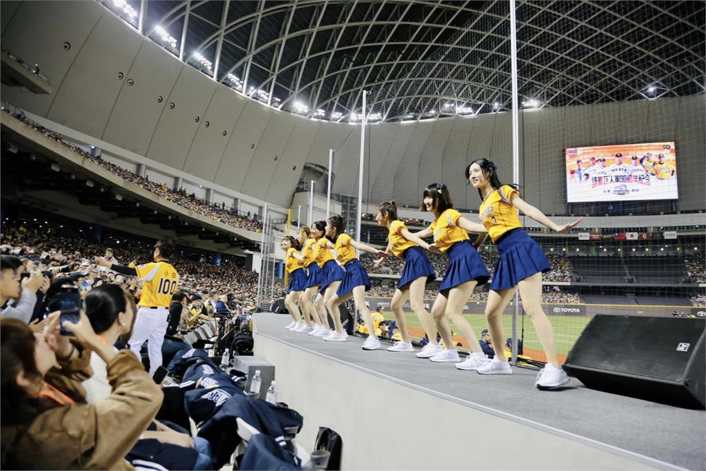 棒球／台日大賽「轉播猛拍啦啦隊」！日本球迷「太衝擊」主播讚：是特色
