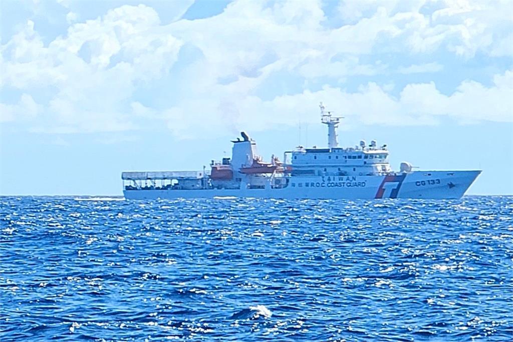 快新聞/中國科考船闖我東部海域「最近僅20浬」 海巡派艦艇驅離