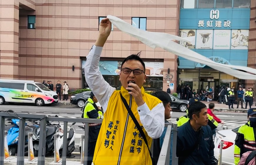 游智彬才簽「生死狀」開戰了?「正面痛毆王世堅」放話:阿彬哥來啊!