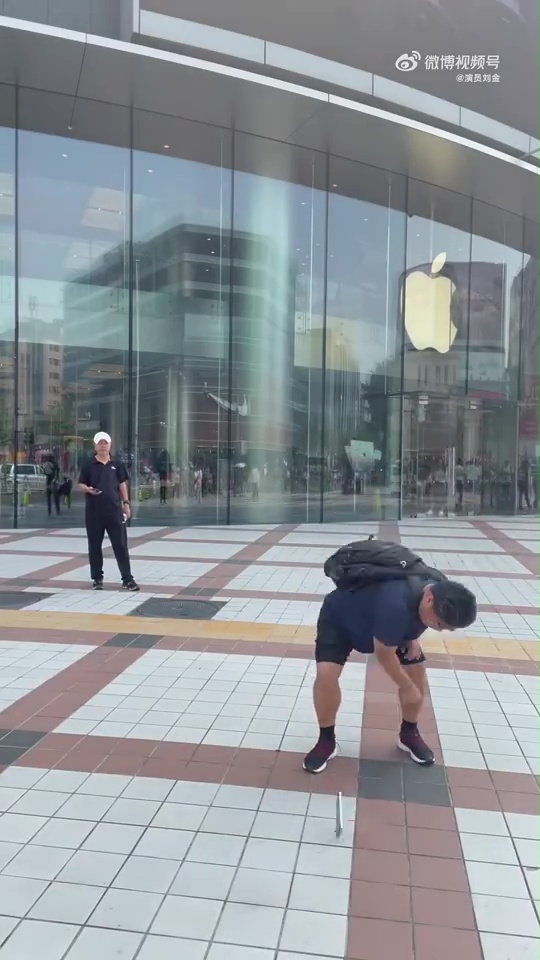 中國男星i13被說「擅自改裝」！怒摔爛稱永不購買　網友抓包：還在用蘋果
