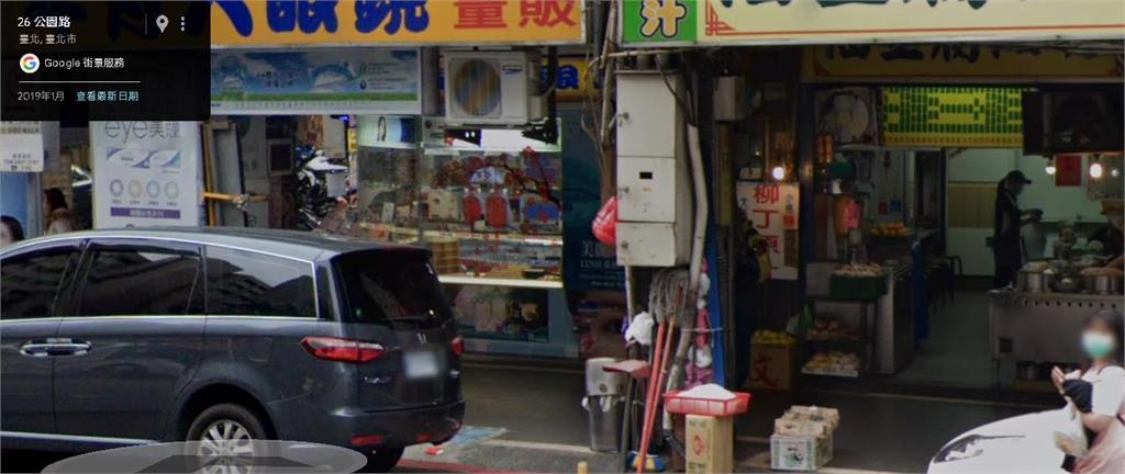 北市小吃店「水溝蓋上洗冬粉」超噁影片曝!網搜地圖街景嚇爛:每年都有⋯