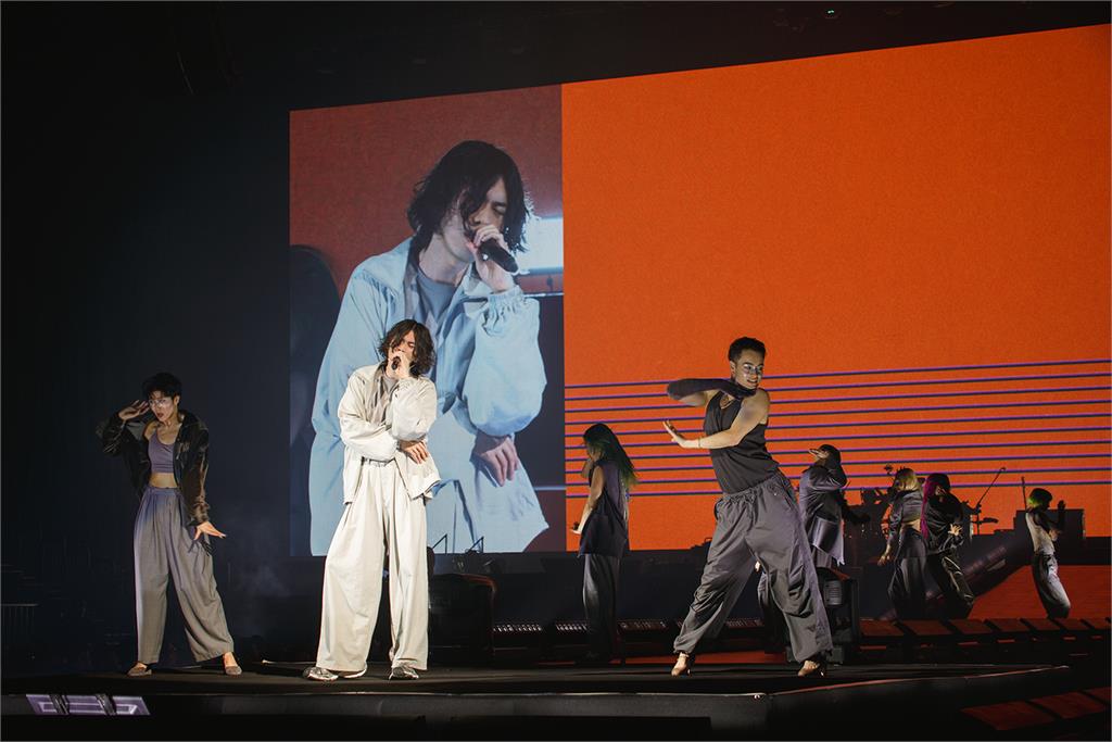 快新聞/「全方位天才」米津玄師睽違6年再臨台北 2.2萬歌迷HIGH爆小巨蛋