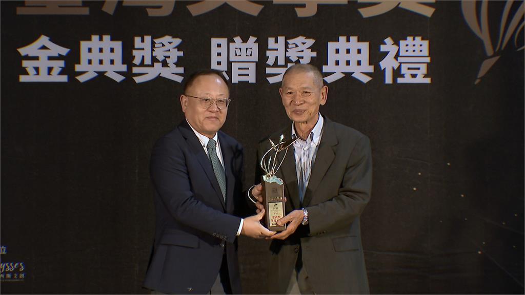 2023台灣文學獎金典獎贈獎 作家陳列「殘骸書」獲年度大獎