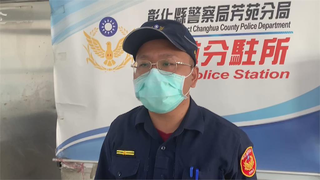 馬路當自己家? 婦人廂型車違停巷口擋路