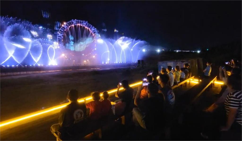 快新聞/觀光局推出北海岸夜遊「主題燈光秀」 五彩繽紛照在女王頭