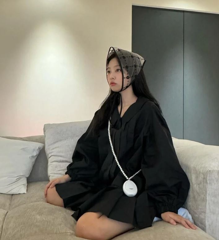 (G)I-DLE、Jennie都跟上這股「頭巾潮流」!怎麼搭才不會淪為村姑 8大穿搭技巧先筆記