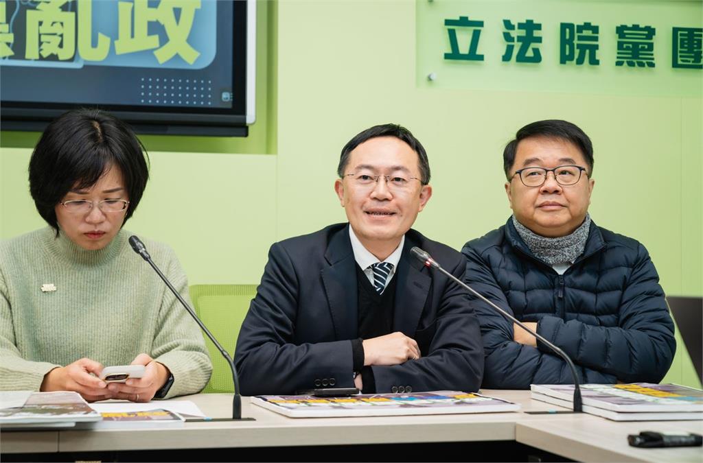 快新聞/反制藍白黨工主導罷免 6新北綠委集結喊:共同守護民進黨優質委員